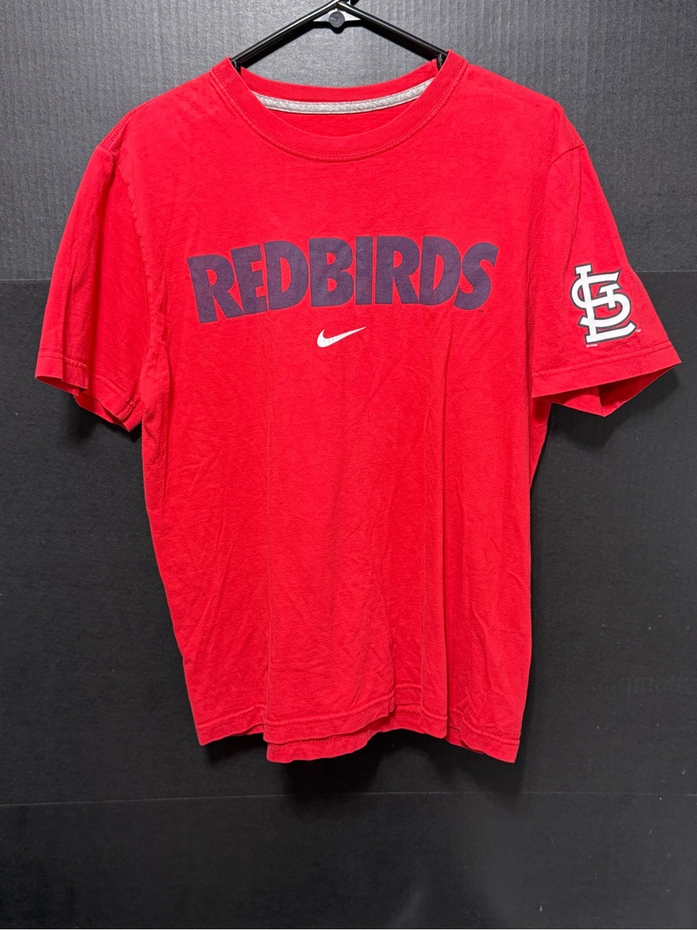 🎒Nike St. Louis Cardinals Redbirds Red Graphic T-Shirt MLB Size Medium 2013